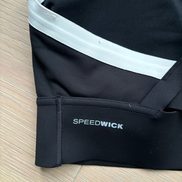 Reebok workout top -cross in front- NEW! - Picture 4 of 5